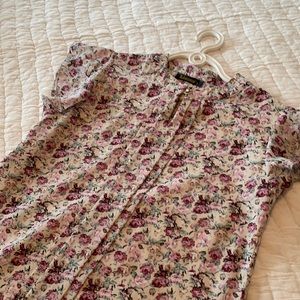 Short sleeve floral top